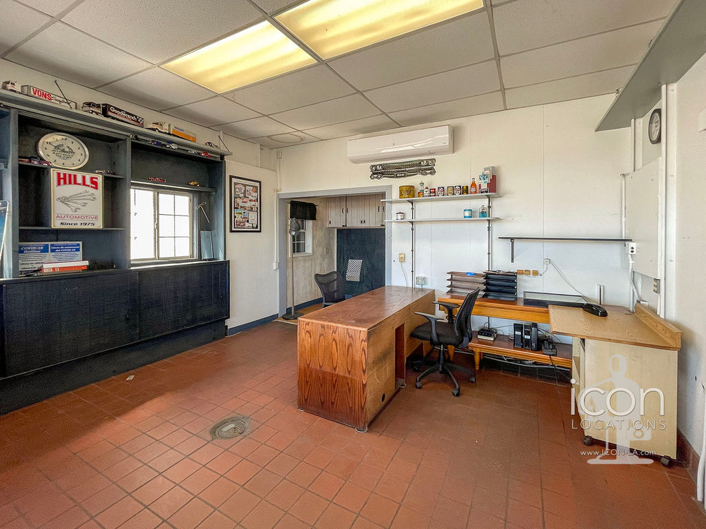 Gas Station, Auto Repair, Tire Service, Auto Parts - COMM2086