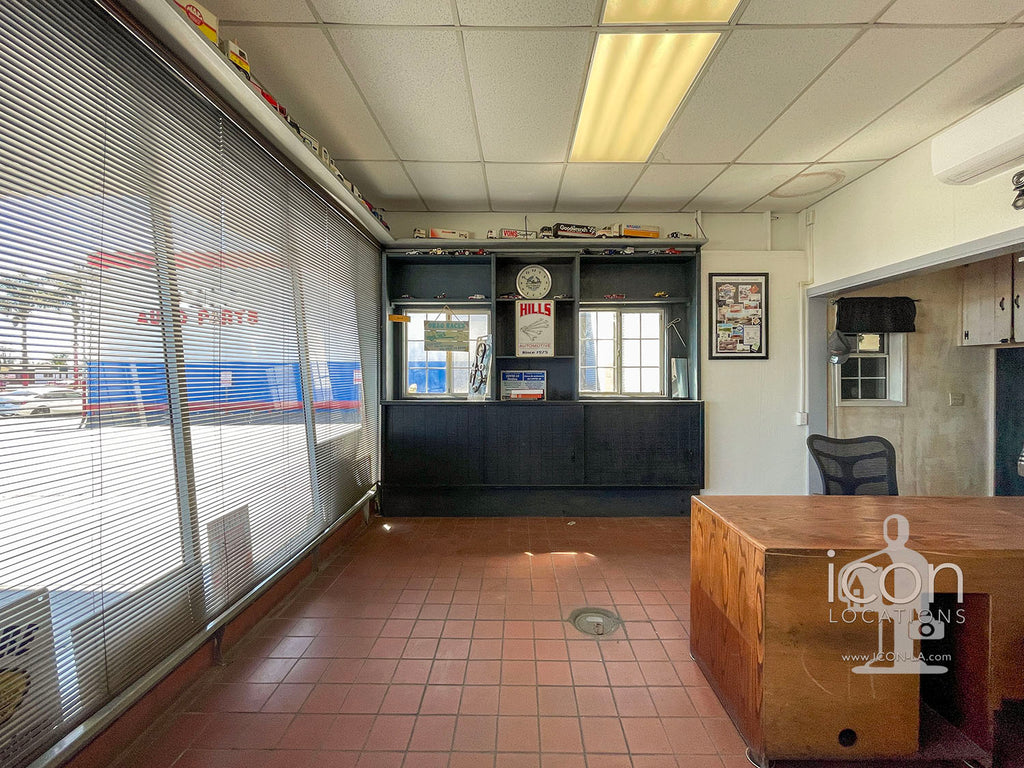 Gas Station, Auto Repair, Tire Service, Auto Parts - COMM2086