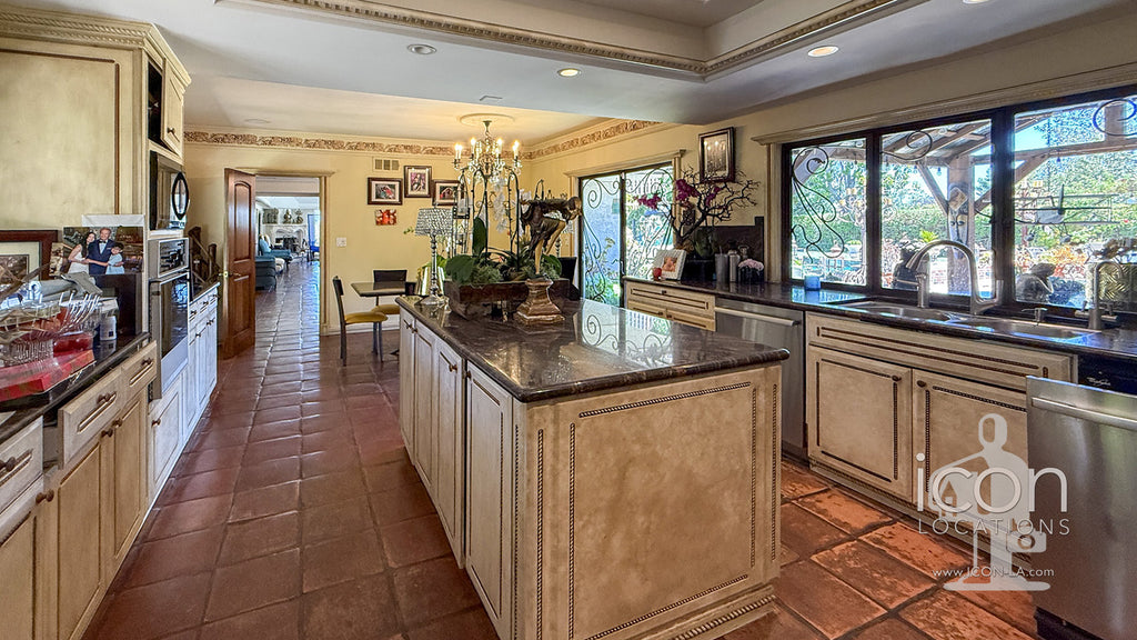 Contemporary - CONT2051