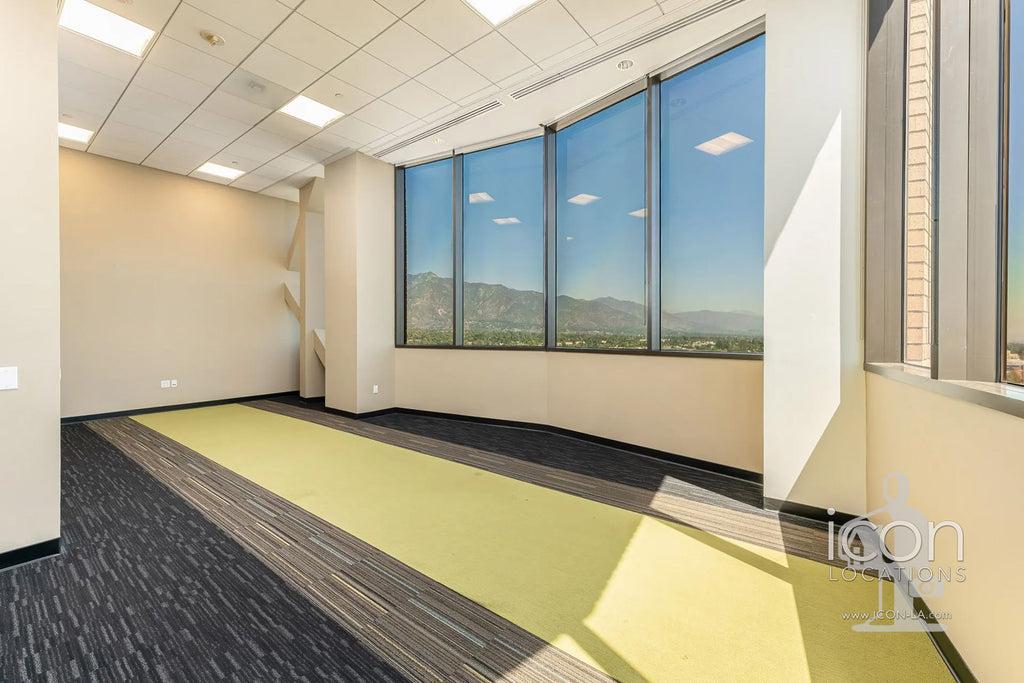 COMM3992 - Offices/Penthouse/Roof Deck