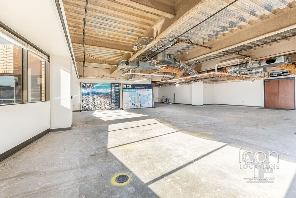 COMM3992 - Offices/Penthouse/Roof Deck
