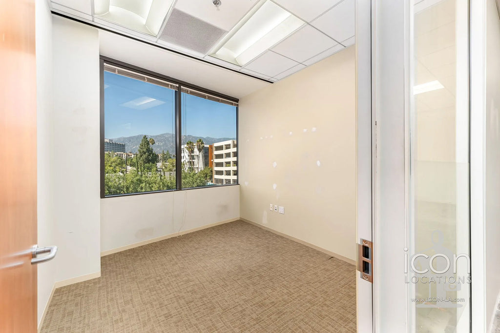 COMM3992 - Offices/Penthouse/Roof Deck