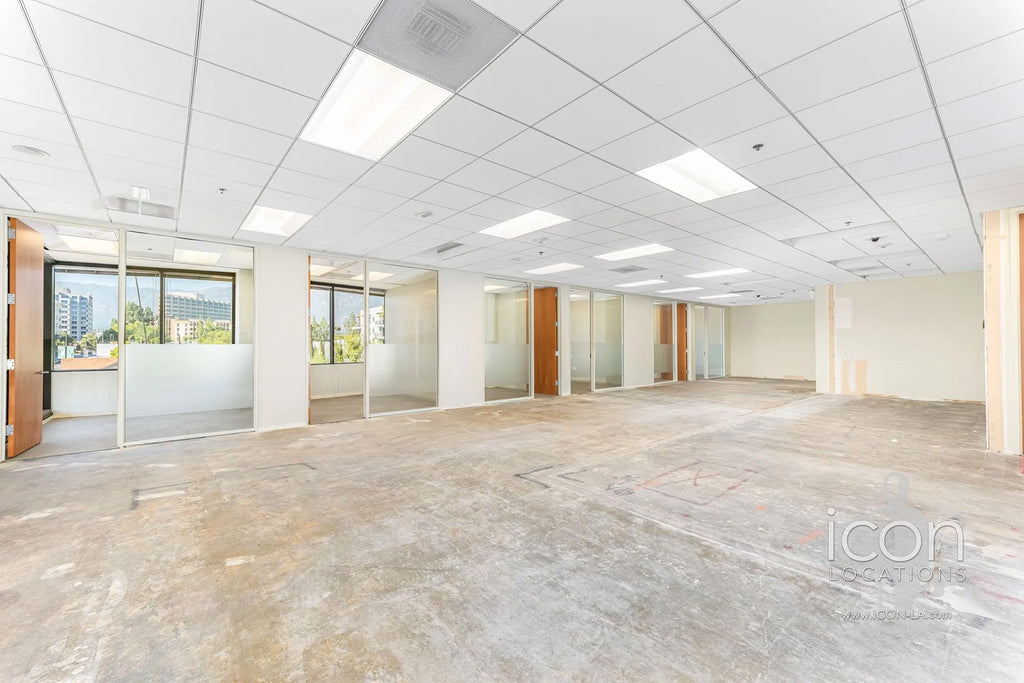 COMM3992 - Offices/Penthouse/Roof Deck