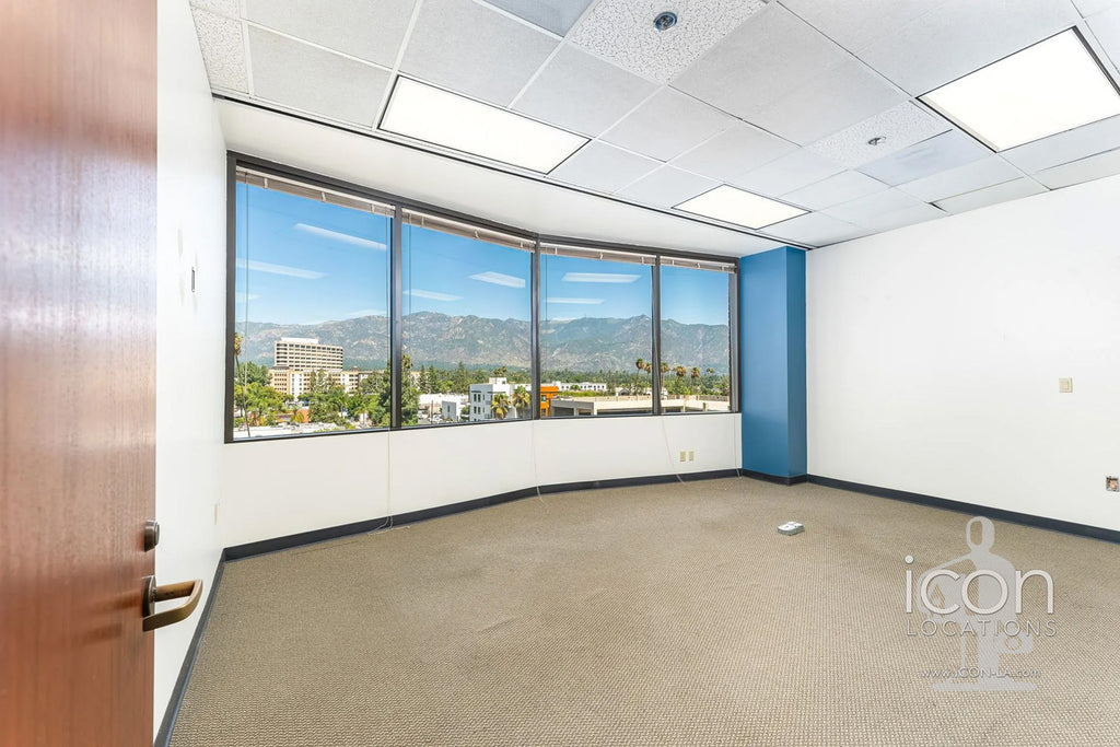 COMM3992 - Offices/Penthouse/Roof Deck