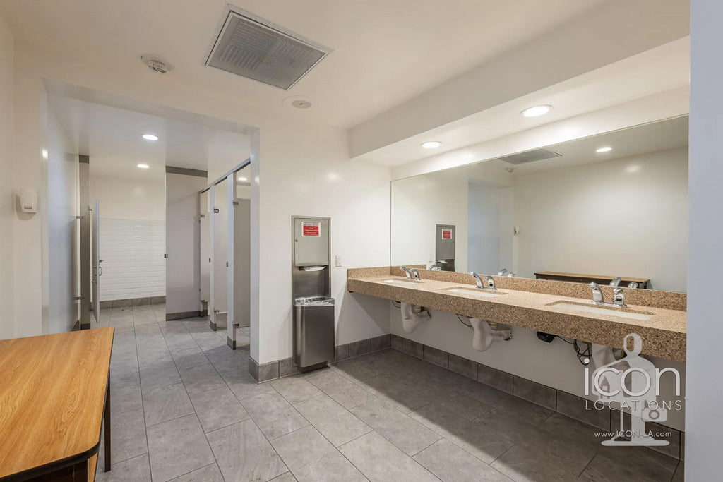 COMM3992 - Offices/Penthouse/Roof Deck