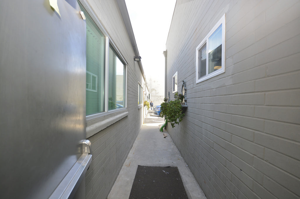 COMM2050 - Art Gallery / Warehouse