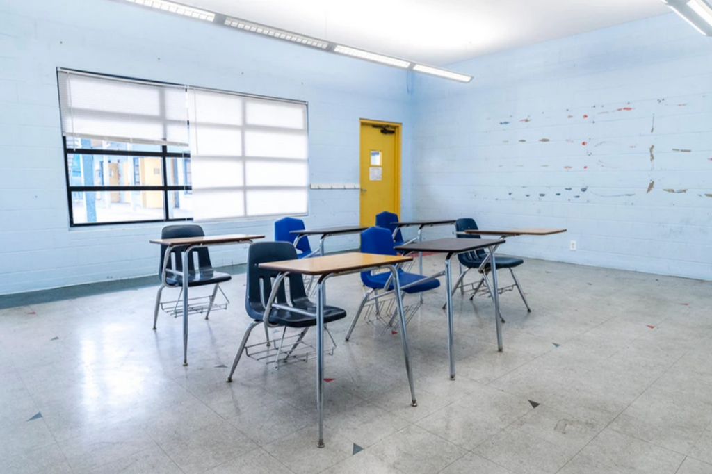 Commercial - COMM2051 - School