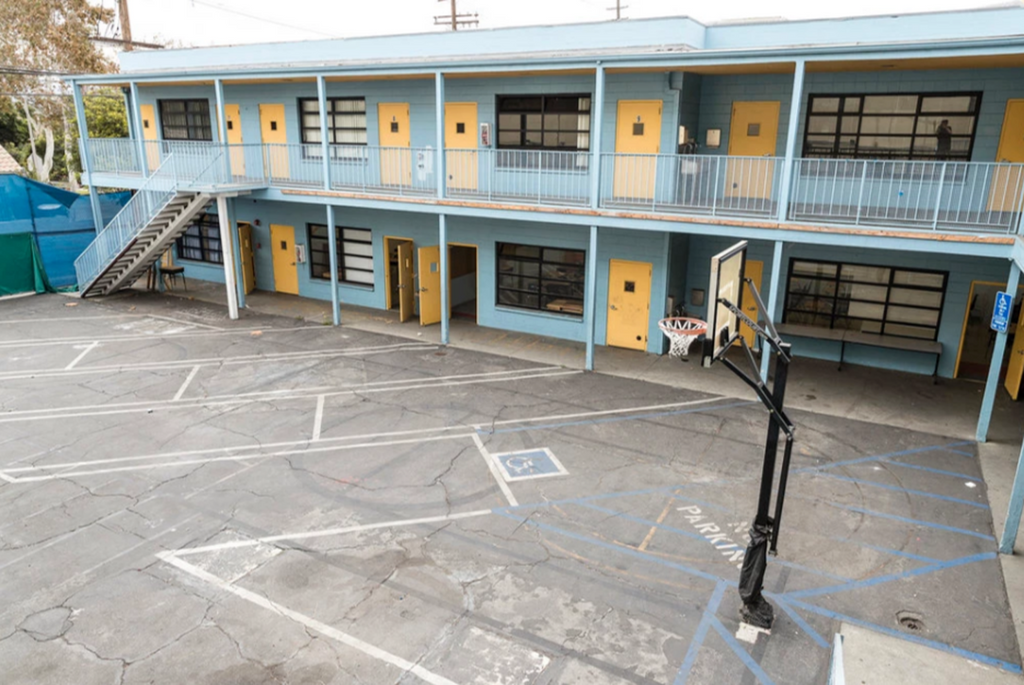 Commercial - COMM2051 - School