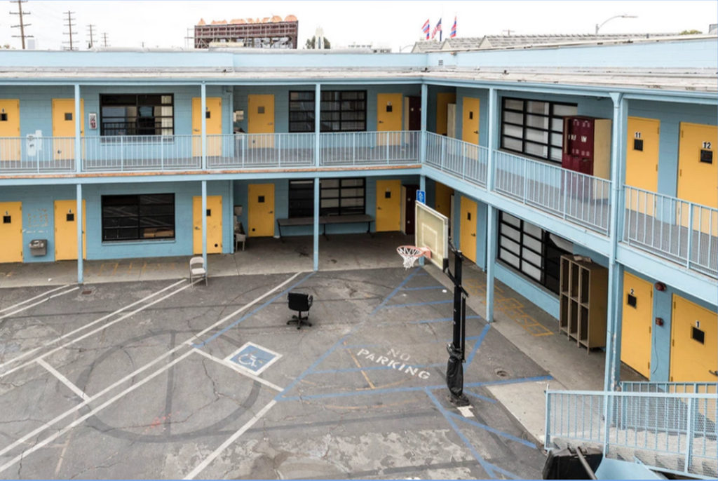 Commercial - COMM2051 - School
