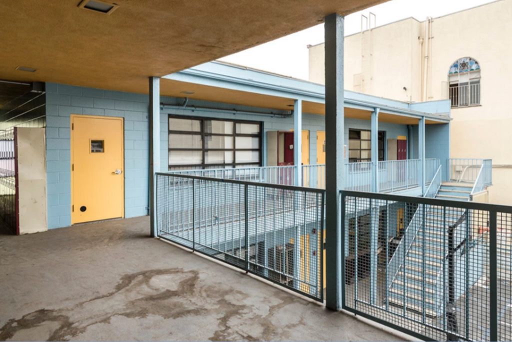 Commercial - COMM2051 - School