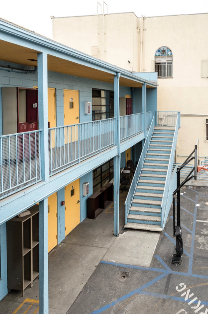 Commercial - COMM2051 - School