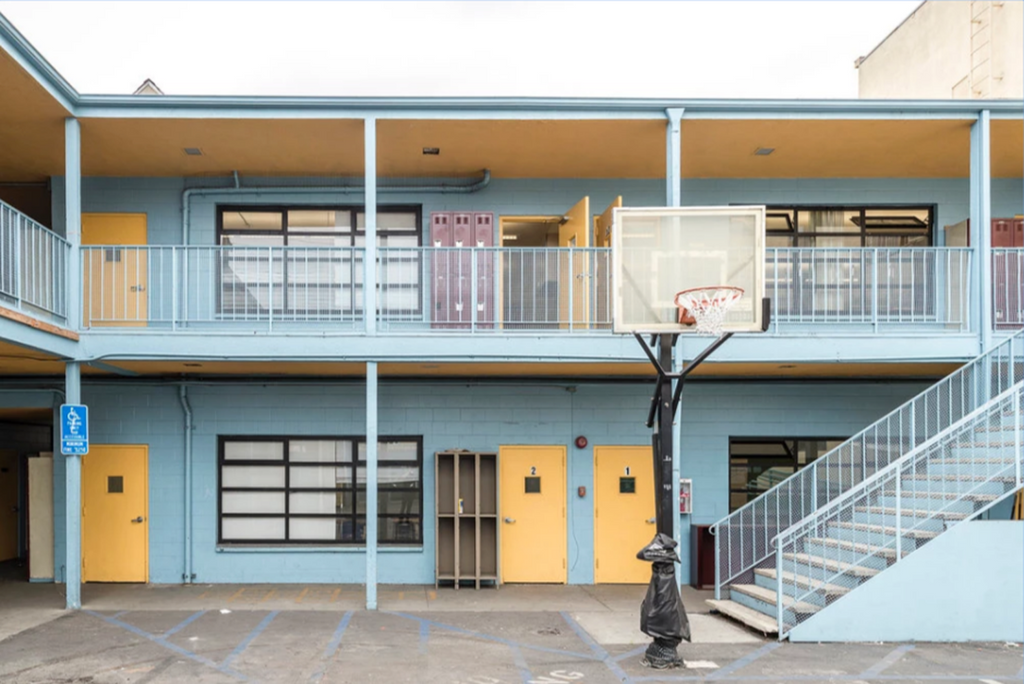 Commercial - COMM2051 - School
