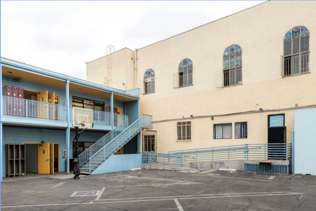 Commercial - COMM2051 - School