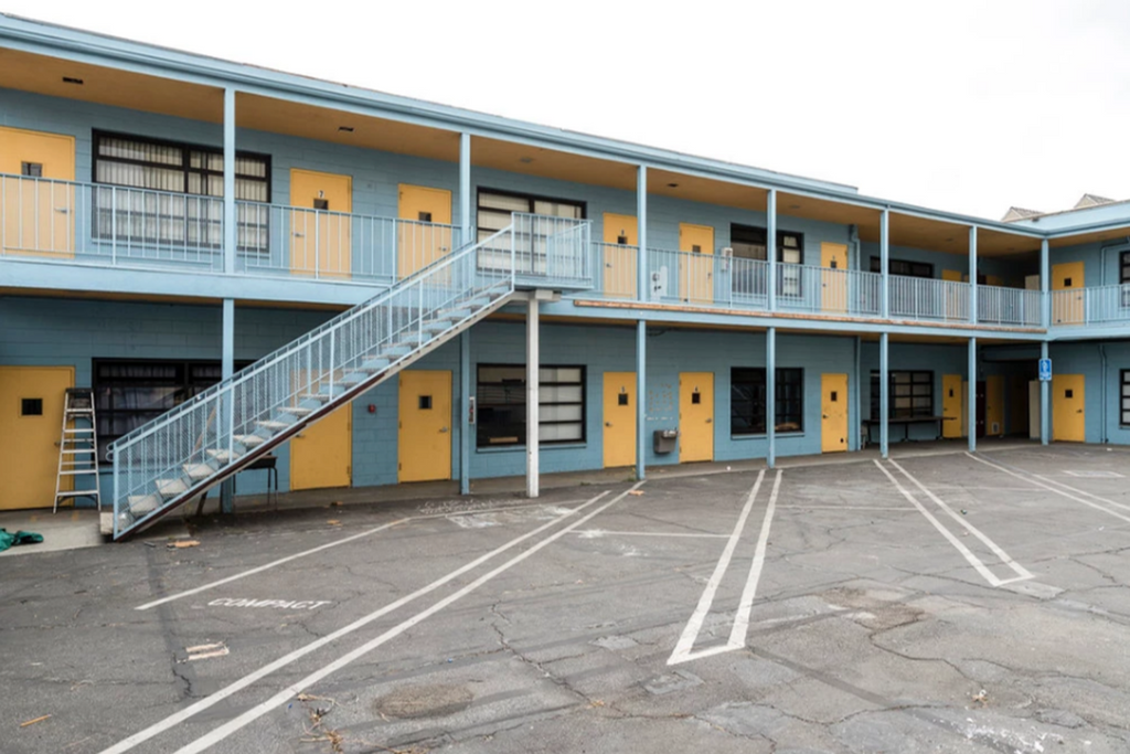 Commercial - COMM2051 - School