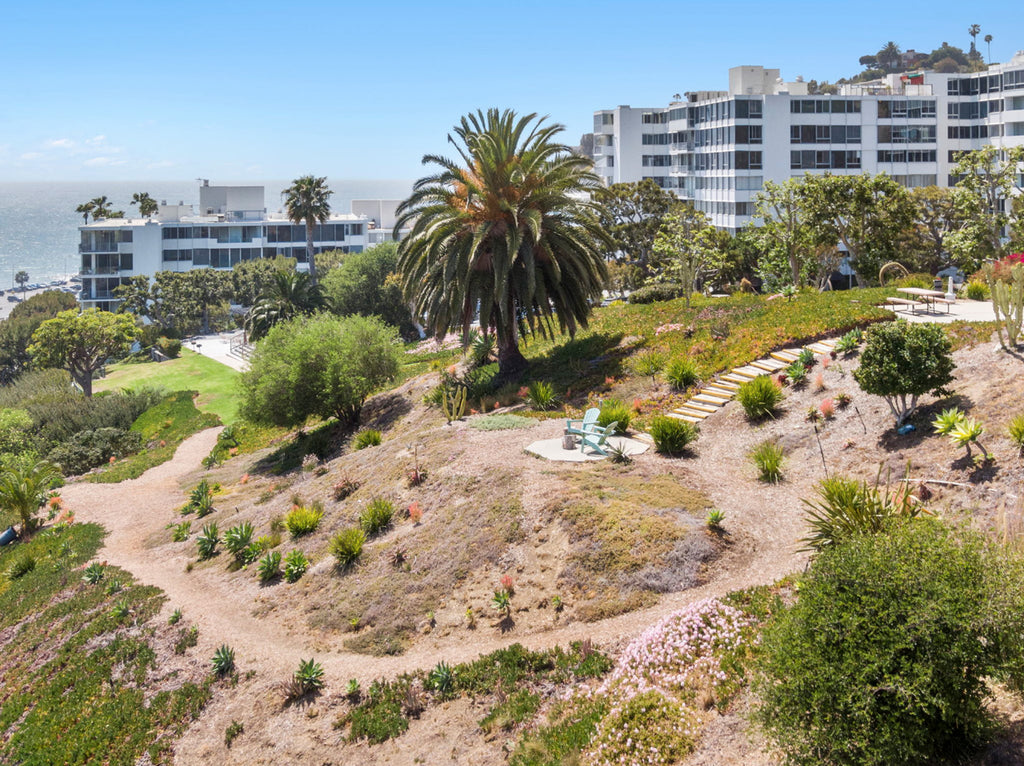 COMM2075 - Apartment exterior grounds