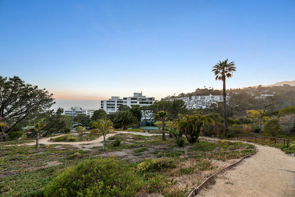 COMM2075 - Apartment exterior grounds