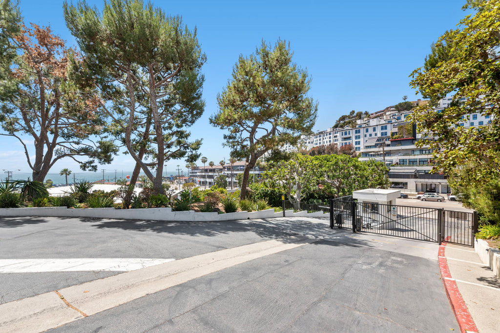 COMM2075 - Apartment exterior grounds