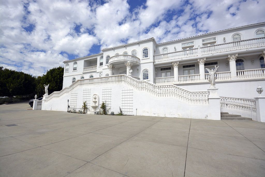 ICON Locations Mansion with INDOOR Pool booking now - 833.426.6562