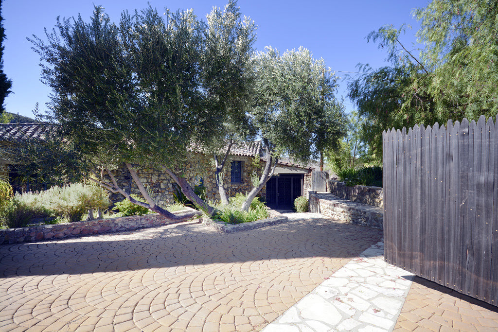 VILLA2108 - Lakeside Villa